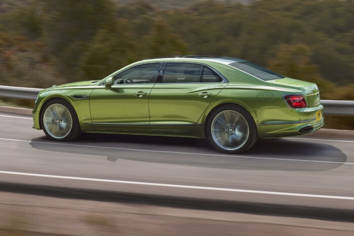 Személyiségzavaros luxus: ötéves a vadonatúj Bentley 11 | Vezess Személyiségzavaros luxus: ötéves a vadonatúj Bentley 11