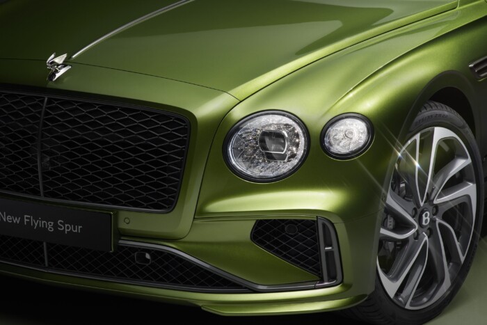 Személyiségzavaros luxus: ötéves a vadonatúj Bentley 10 | Vezess Személyiségzavaros luxus: ötéves a vadonatúj Bentley 10