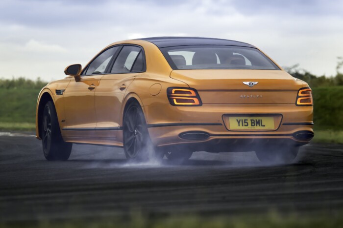 Nem gyártott ennél erősebb szedánt a Bentley