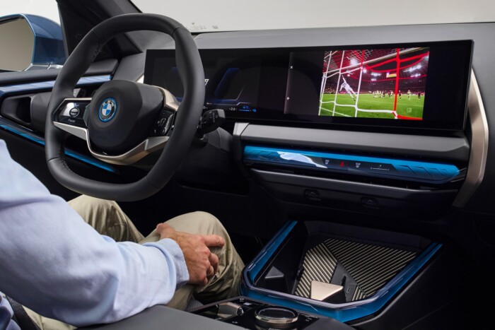 Egyesekkel és nullákkal javítja autóit a BMW