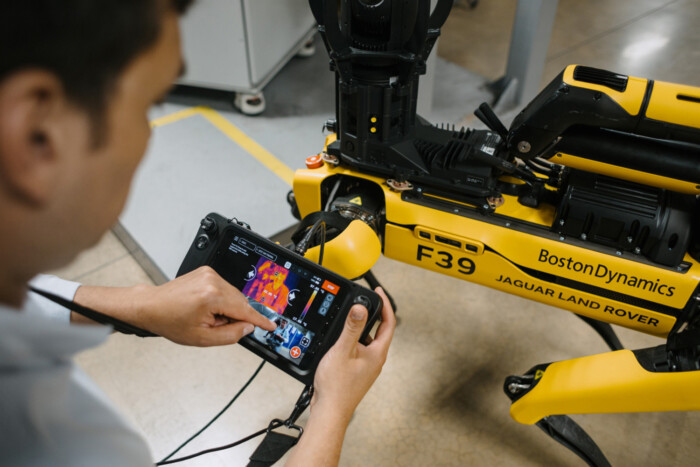 Robotkutyával őriztetik az akkumulátorgyárat 3 | Vezess Robotkutyával őriztetik az akkumulátorgyárat 3