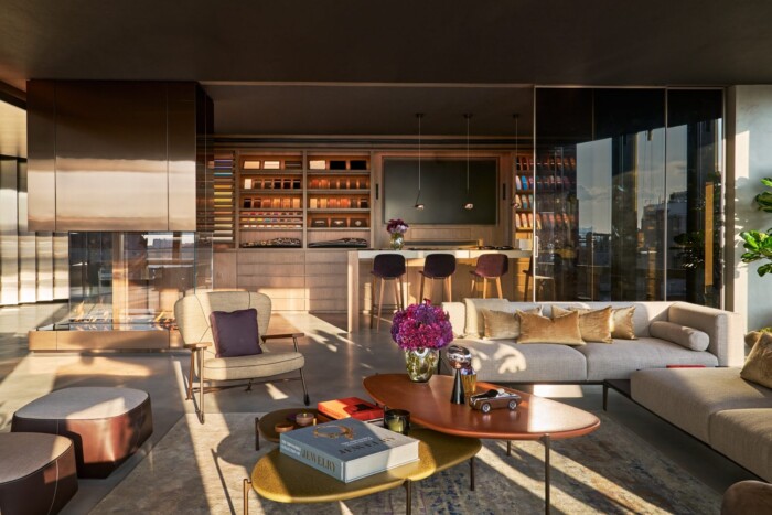 Luxuslakásokban alkudnak a Rolls-Royce-okra