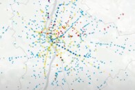 Hajmeresztő videón, ahogy menet közben kötöget a metróvezető 1