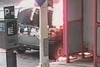 Fényes nappal gyújtott fel egy autót Budapesten