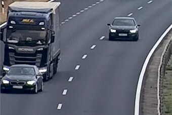 Kamion előtt fékezett állóra egy autós az M1-esen