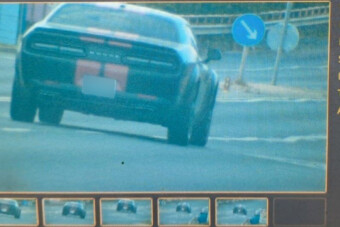 Két sportautó pirított Siófokon, füstölt a bírság is