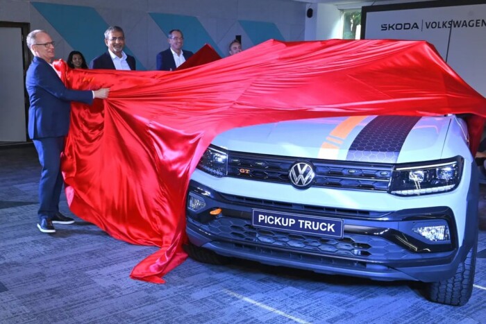 Nem állsz készen arra, ami a ponyva alatt van!