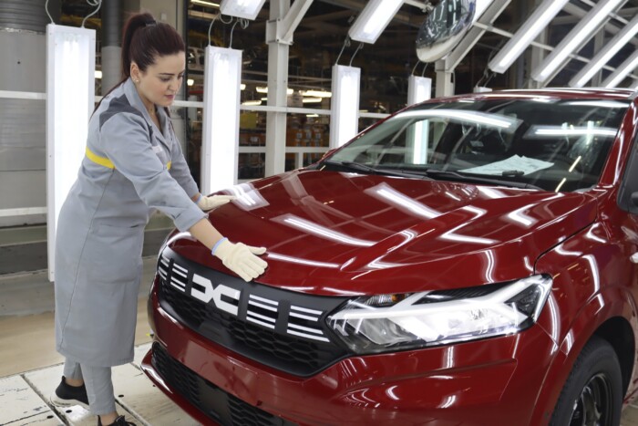 Jutalmat ígér felmondásért cserébe a Dacia