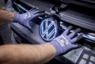 Elbocsátások, gyárbezárások lesznek a Volkswagennél 10