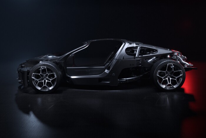 Csupaszra vetkőzve őrjítően szexi az új Bugatti 6