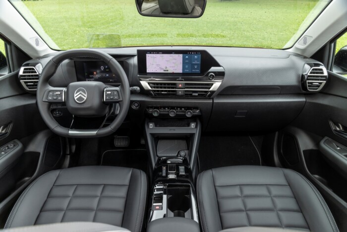 Új arc tette stílusosabbá a sokoldalú szedánt 6