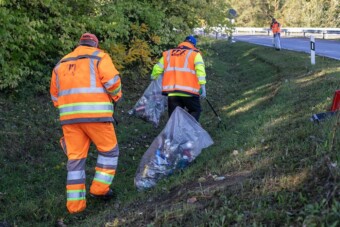 Egy nap alatt 55 tonna szemetet gyűjtött a Közút