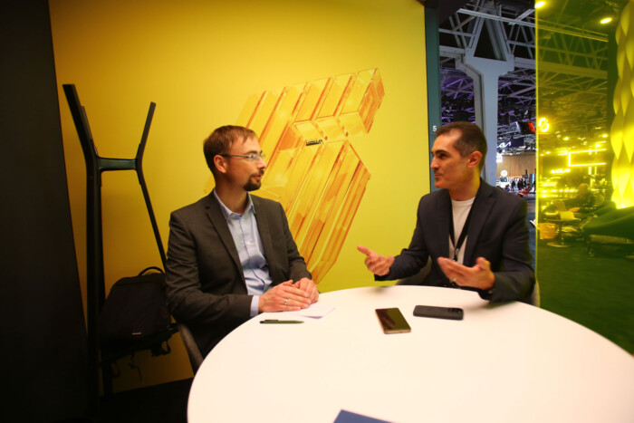 Kosárral várja a friss kenyeret ez az autó 10