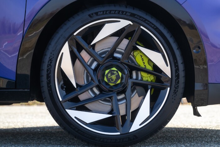 Nem gyártott még erősebb autót az olasz sportmárka 12