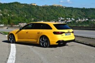 300-zal döngető sárga villanás – Audi RS 4 25 Years 38