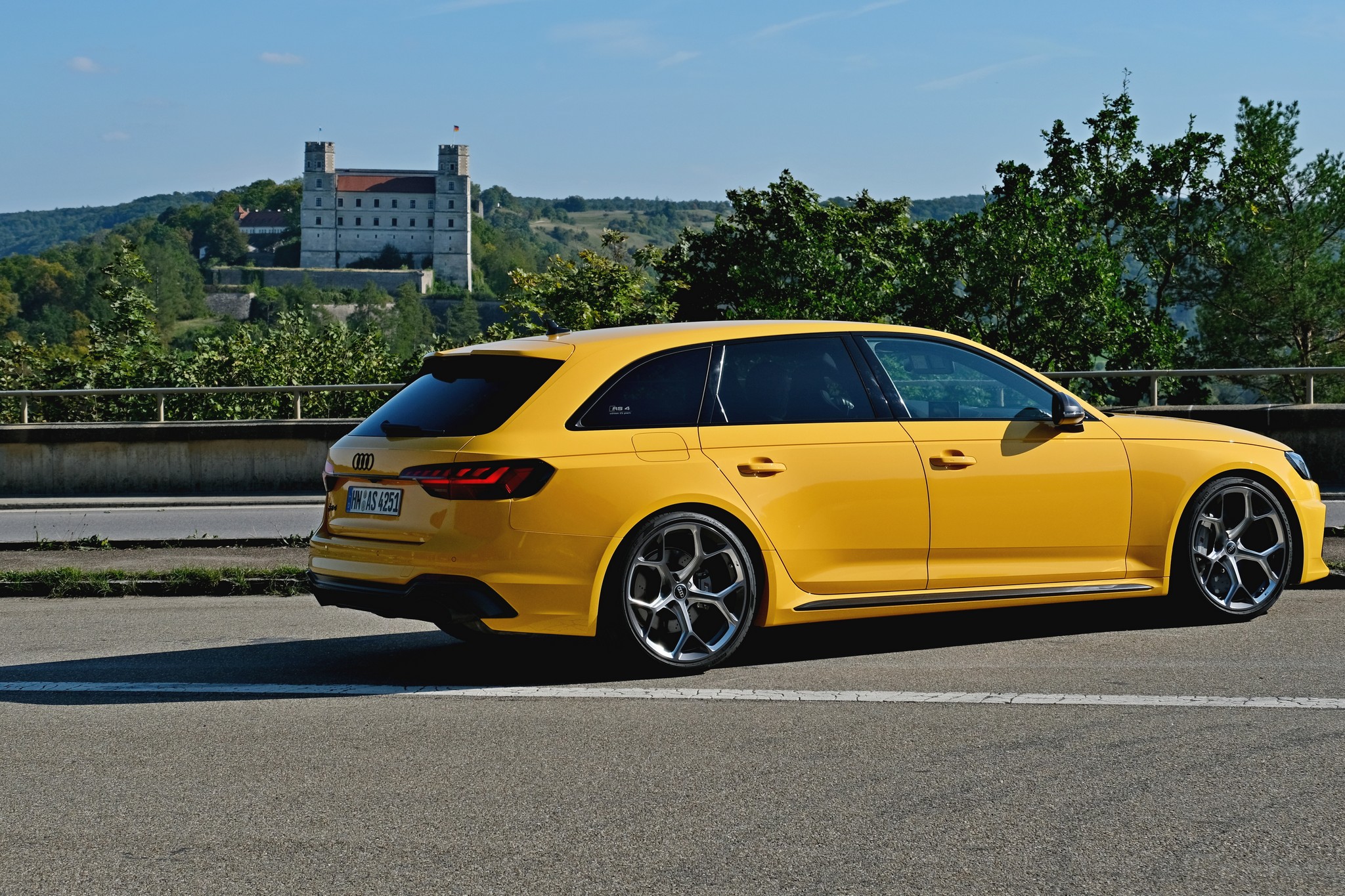 300-zal döngető sárga villanás – Audi RS 4 25 Years 11