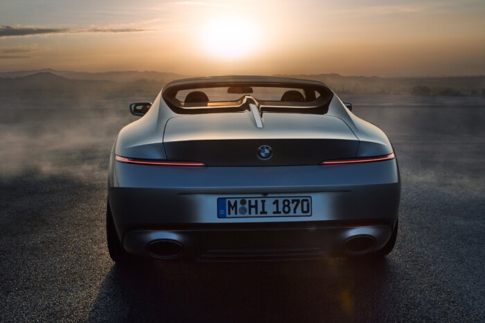 Ferrarinak, Rolls-Royce-nak álmodja magát a BMW 8