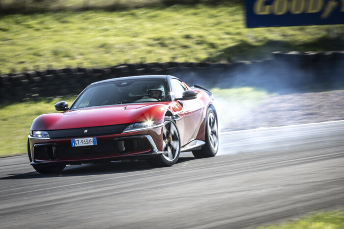 A V12 él, de mi meghalnánk érte 19