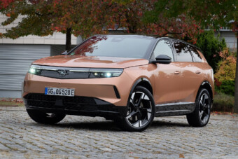 Átlátszó plexiorral érkezik a legnagyobb Opel