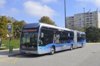 A tetőn cipeli az üzemanyagot ez az autóbusz 5