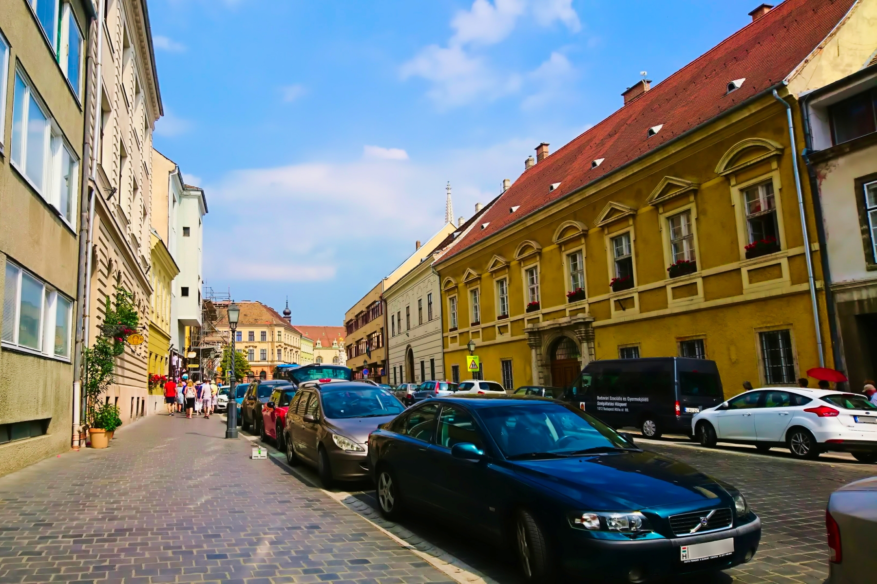 Drágább parkolást dugnának le a budapestiek torkán