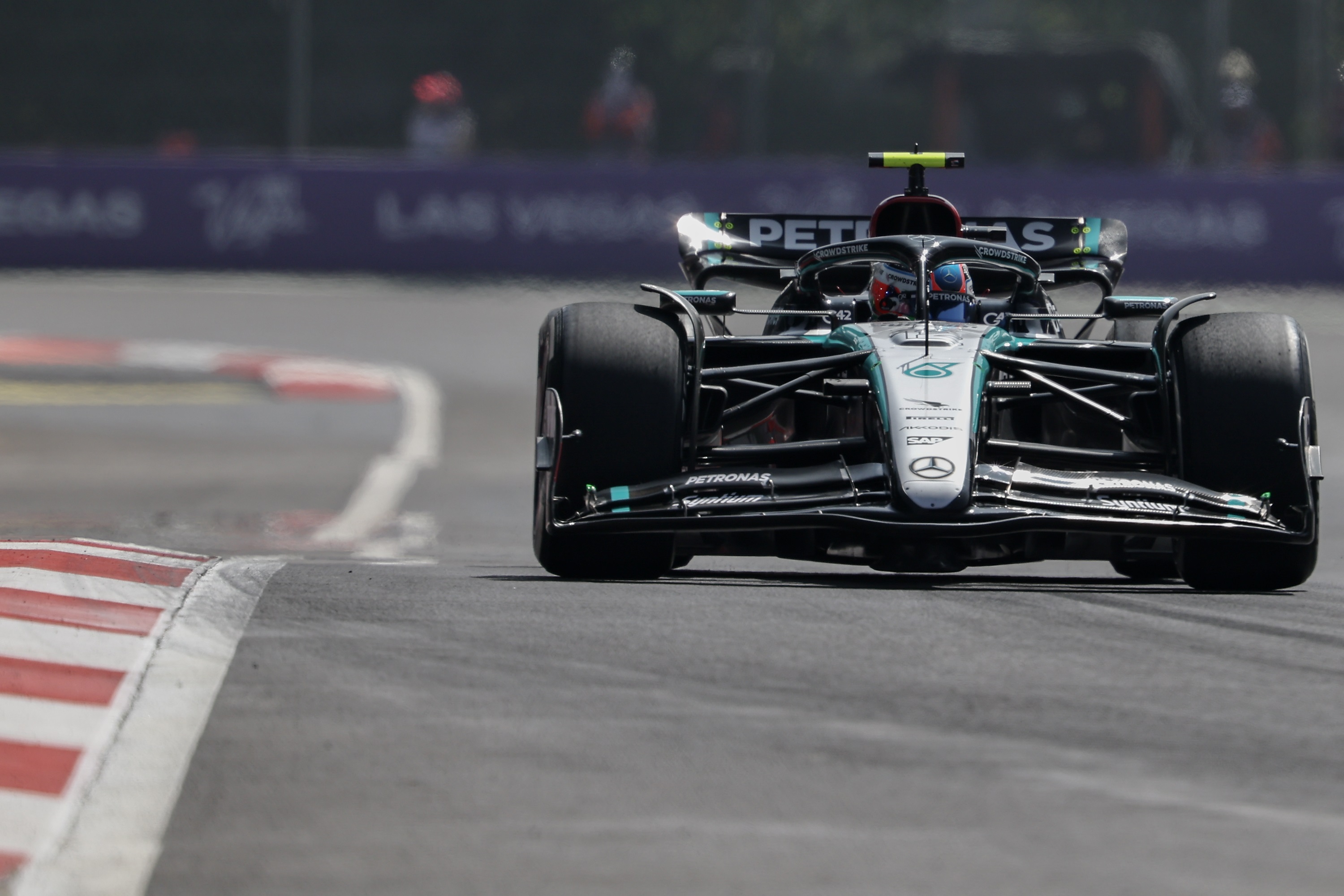F1: Visszafogta magát a Merci-ifjonc az autótörés után