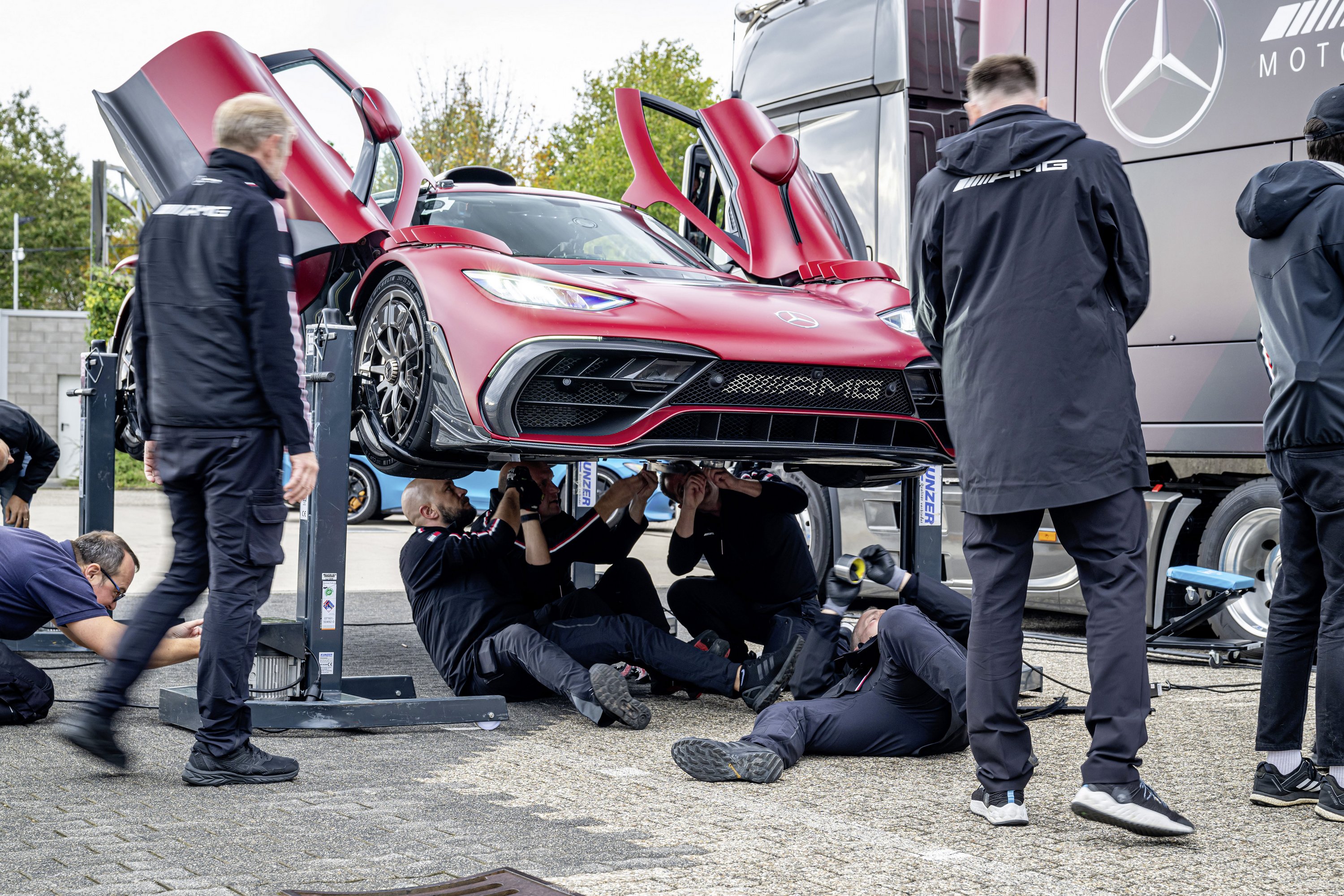 Saját magánál is gyorsabb a Mercedes hiperautója 1