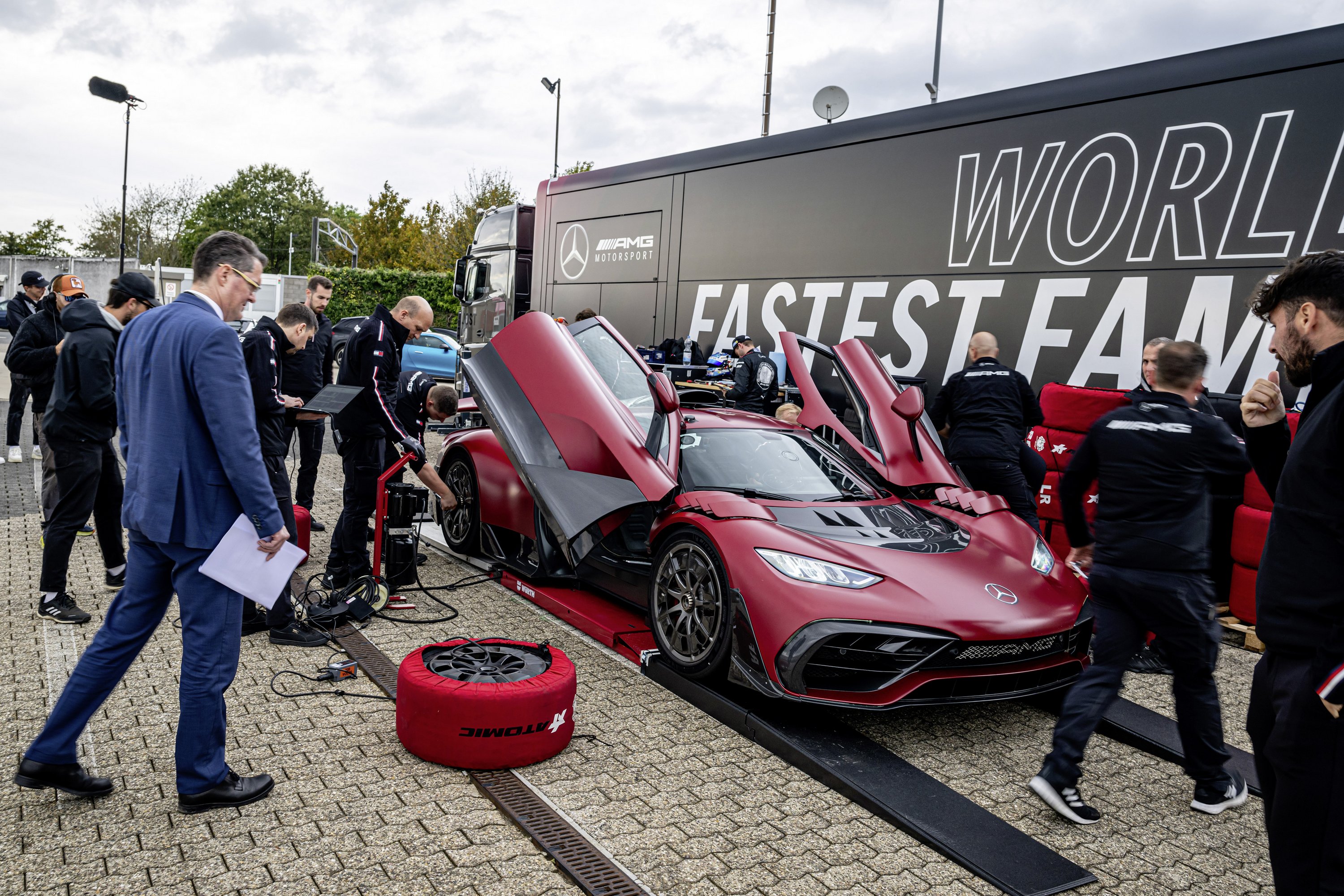 Saját magánál is gyorsabb a Mercedes hiperautója 13