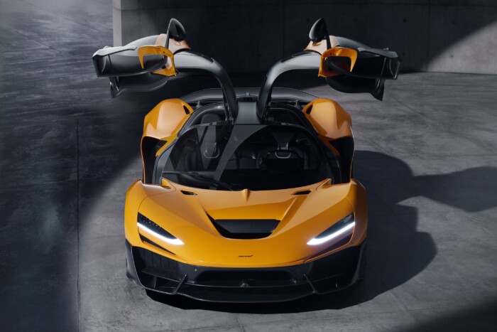 Gombnyomásra 30 centit nyúlik ez az autó 21