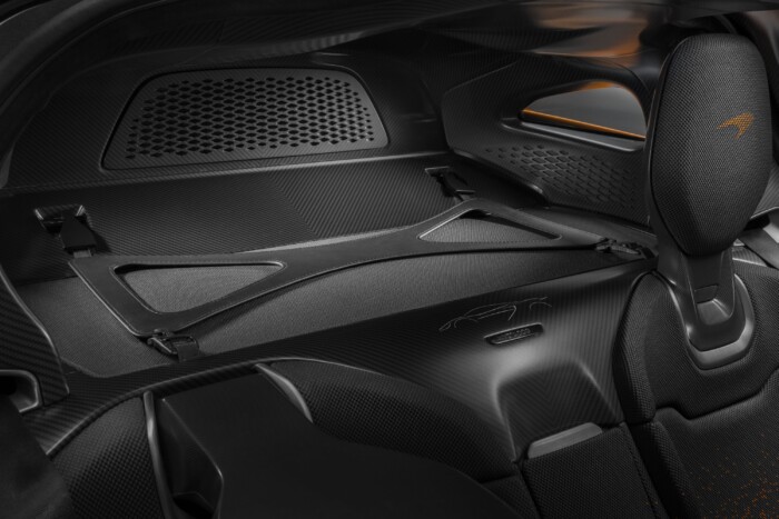 Gombnyomásra 30 centit nyúlik ez az autó 18