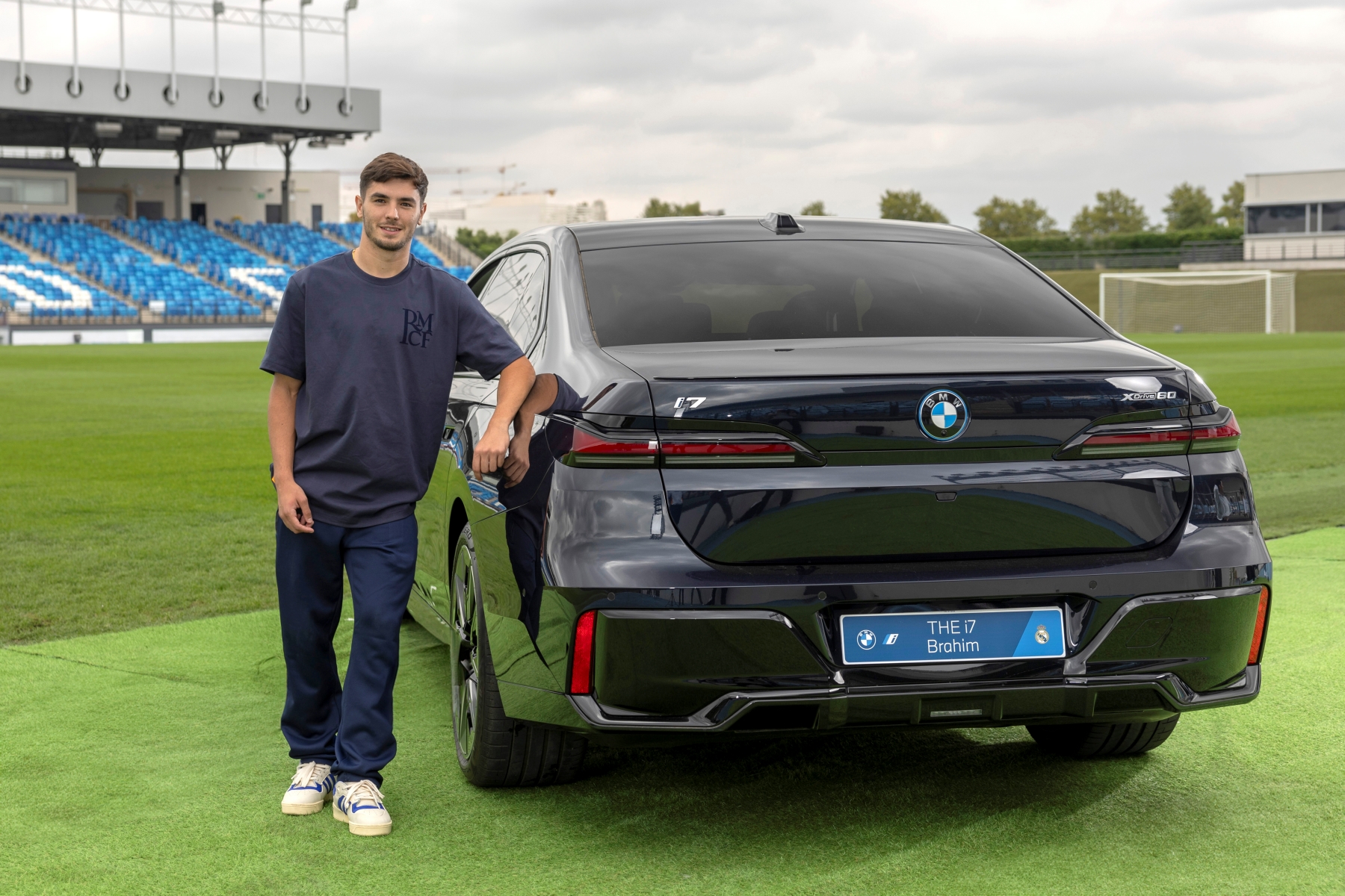 A telitalálat is kevés a Real Madrid új BMW-ihez 8