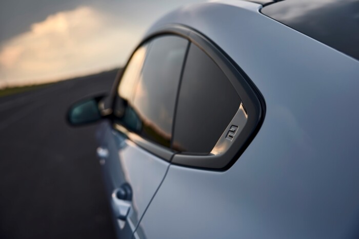 300 lóerővel újít a BMW limuzinja