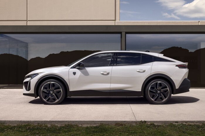 Kidobták a benzinmotort a legsármosabb Peugeot-ból 7 | Vezess Kidobták a benzinmotort a legsármosabb Peugeot-ból 7