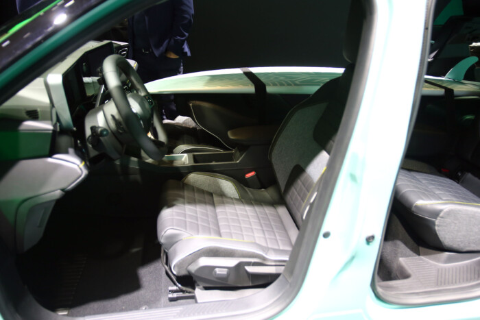 Kosárral várja a friss kenyeret ez az autó 7