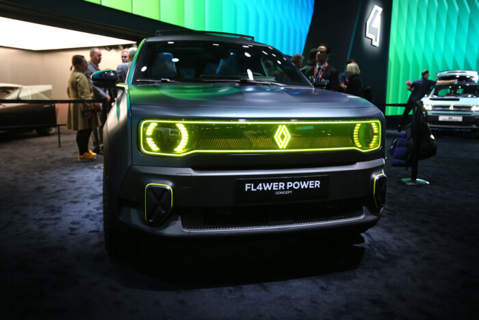 Kosárral várja a friss kenyeret ez az autó 19