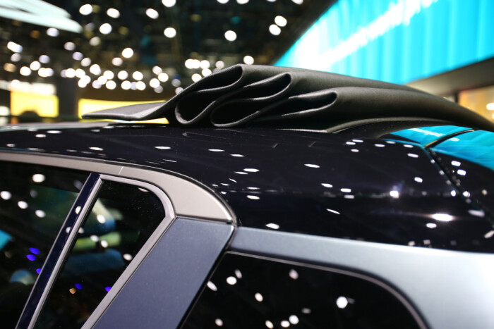 Kosárral várja a friss kenyeret ez az autó 17