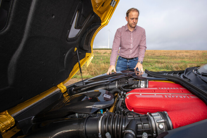 A V12 él, de mi meghalnánk érte 14