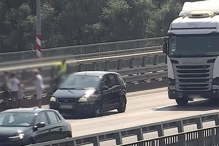 Hős kamionos védett meg egy családot az M0-son