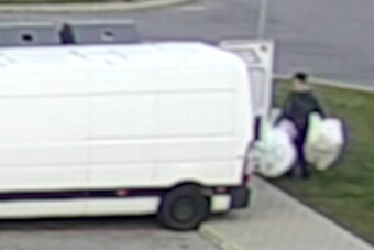 Pihenőben tett ki hat zsák szemetet egy furgonos