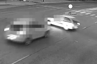 Balesetet okozott egy 82 éves nő, majd elhajtott