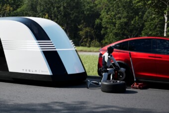 Továbbra is segítségre szorul a Tesla-robot