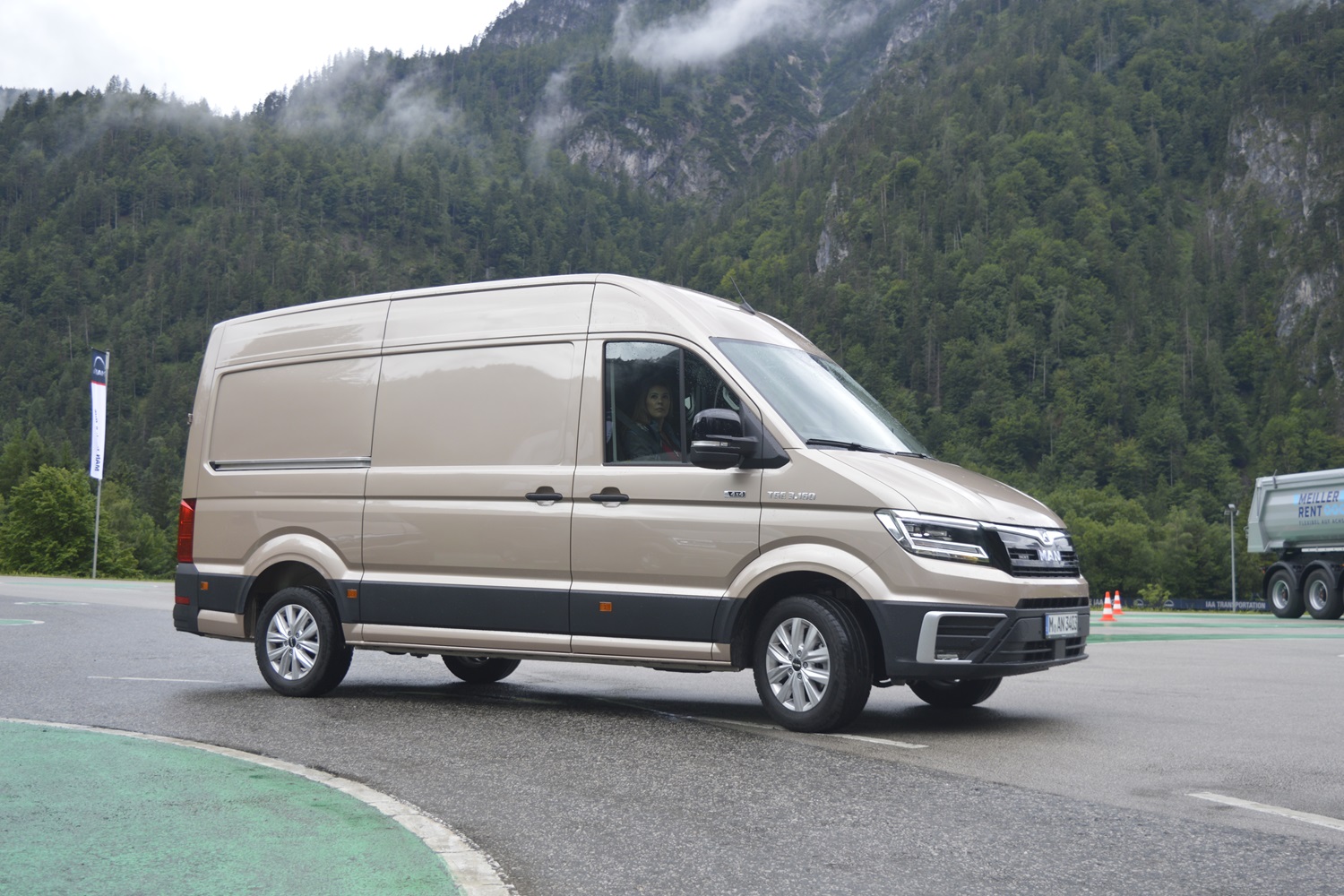 The newest van with a lion can also speak Hungarian