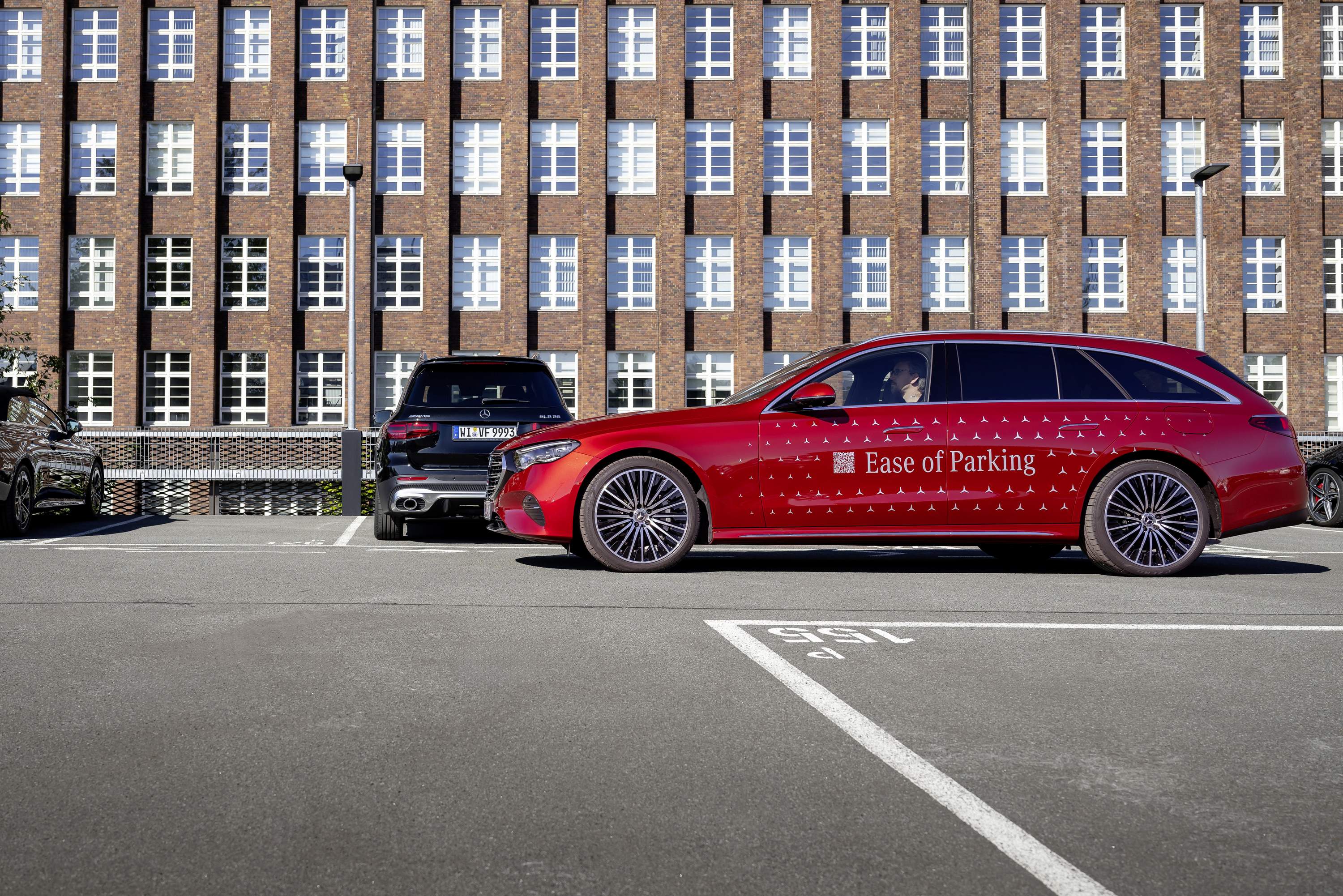 Profi tempót diktál a Mercedes parkolórobotja 7