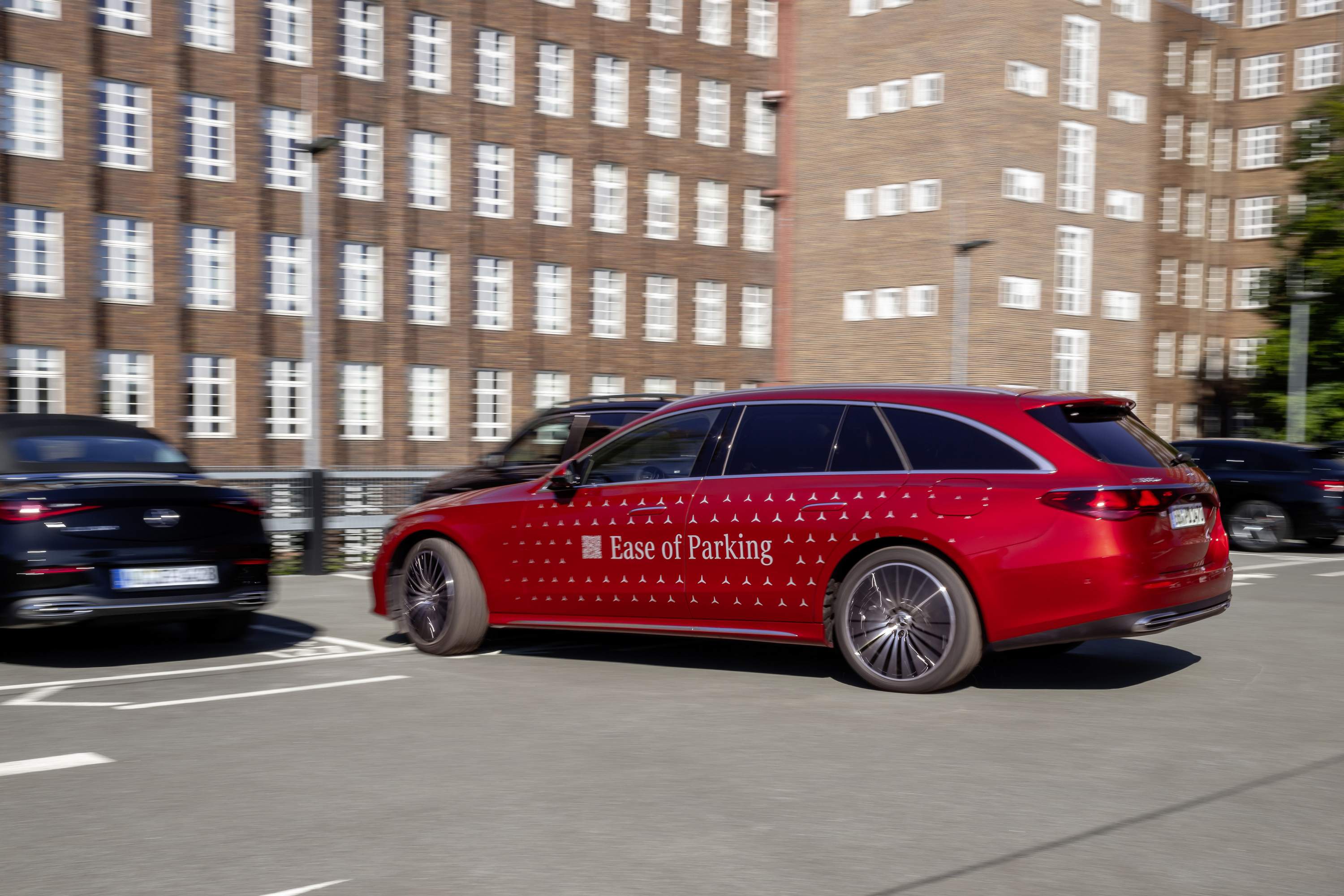 Profi tempót diktál a Mercedes parkolórobotja 8