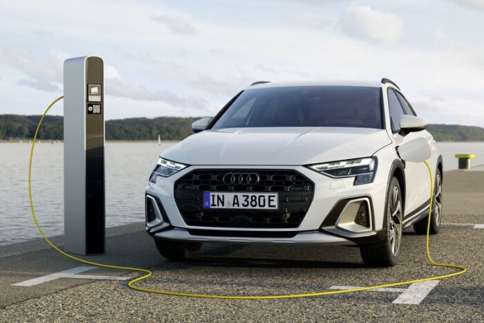 Nem piszkol az Audi túracipős kompaktja