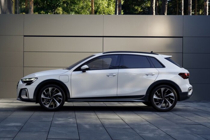 Nem piszkol az Audi túracipős kompaktja 9