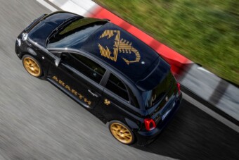 Ünnepi órát kínál a skorpiós autómárka