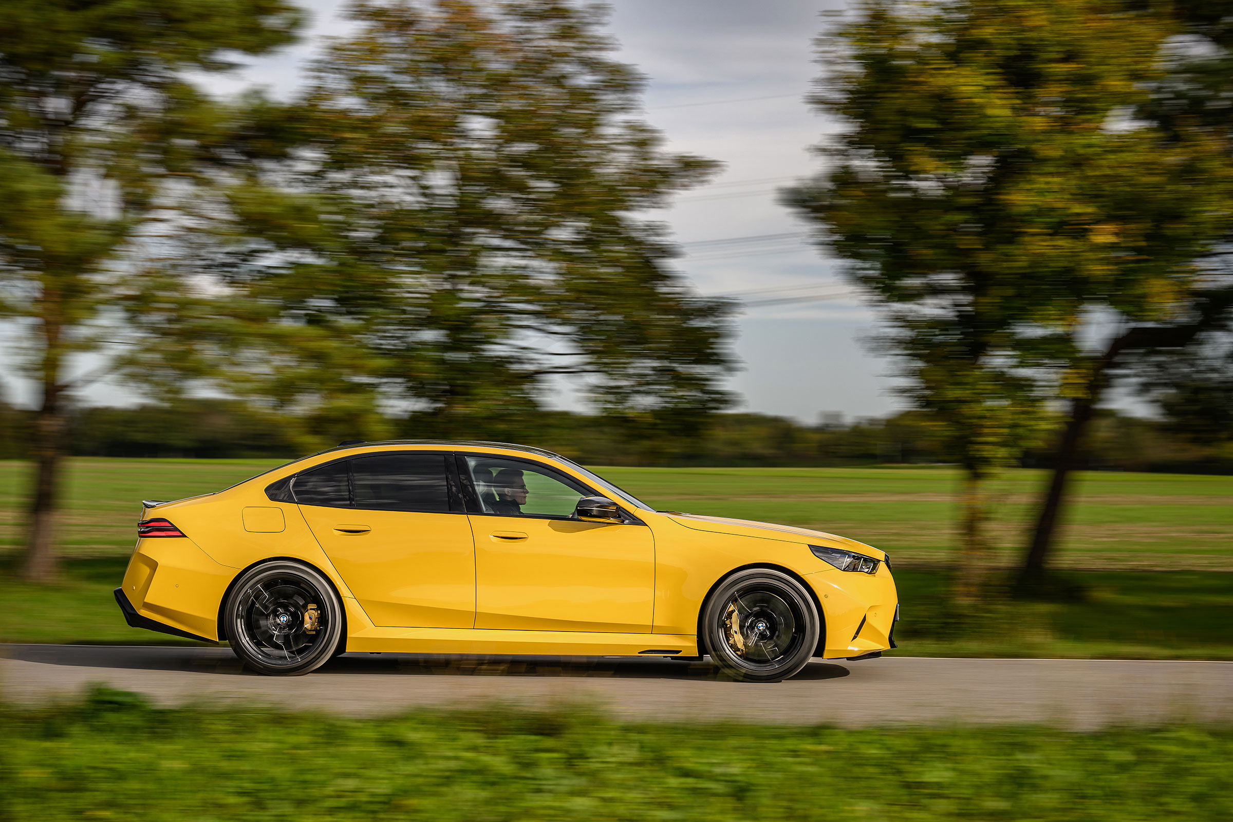 Igazi csapásmérőt hoz Magyarországra a BMW 87