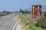 Ezért festik pirosra az autópályát a világ túlfelén 2 Ezért festik pirosra az autópályát a világ túlfelén 2