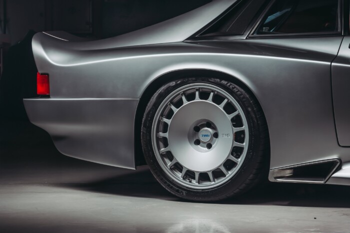 Múltidéző V12-es túraautó 110 millióért 8